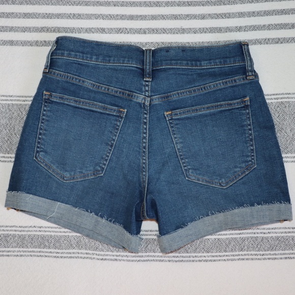 GAP 5” mid rise shorts - Picture 5 of 6